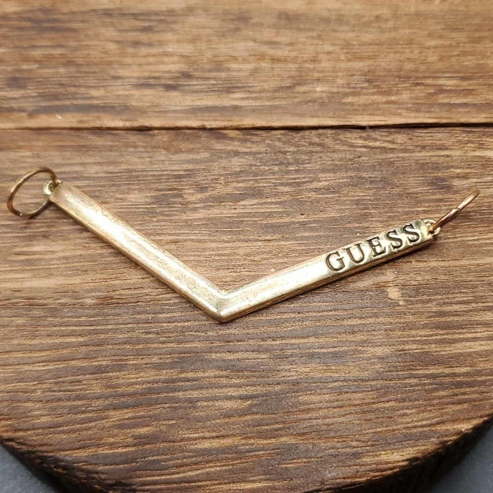 Guess arrow pendant designer‎